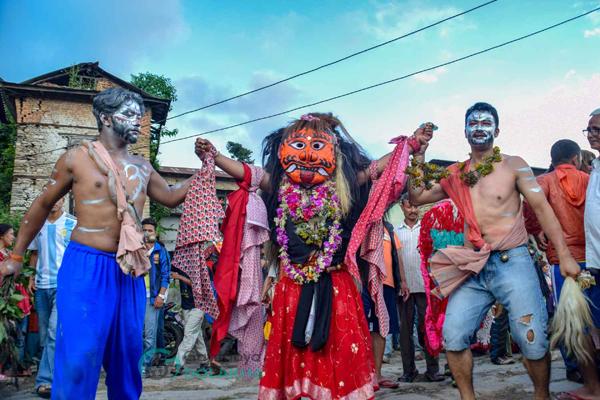 दोलखा र चरिकोटमा देखाईएको विभिन्न जात्राहरु - फोटो फिचर 